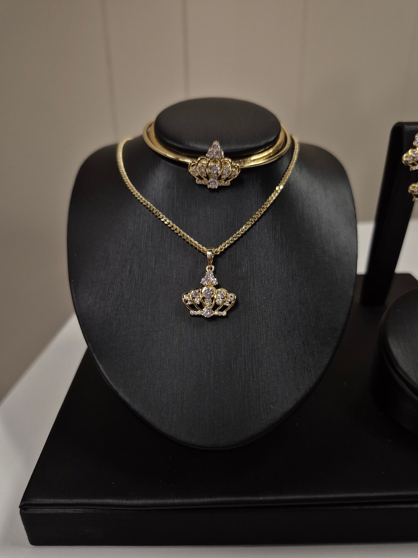 Quiñce Crown Jewelry Set
