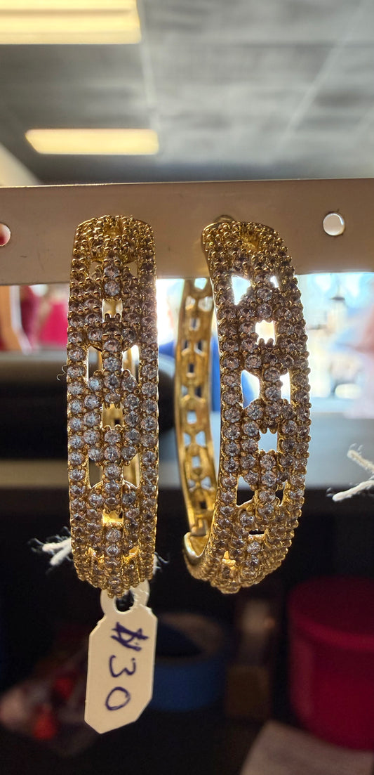 Chain pattern earrings