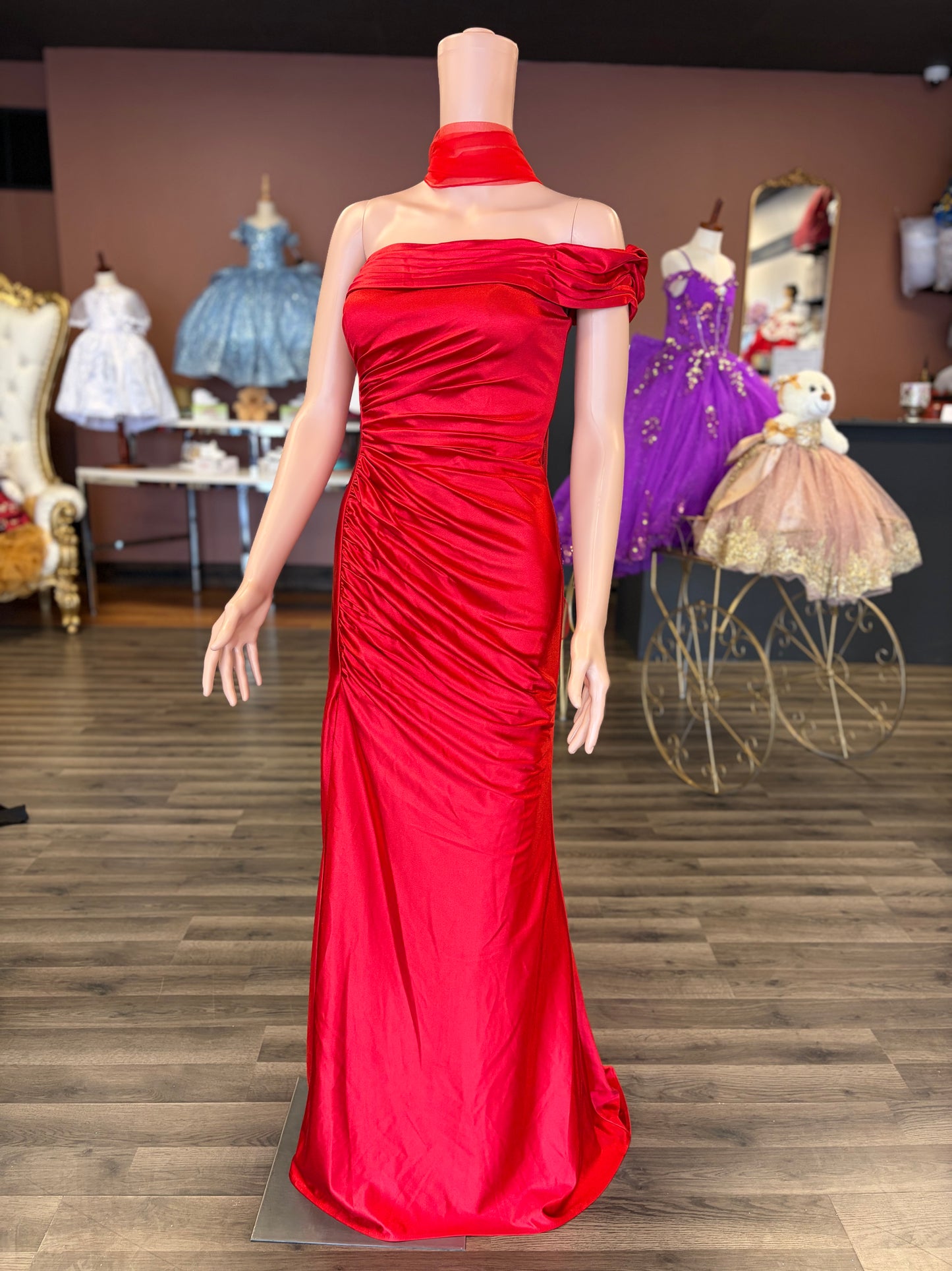 Dame In Red