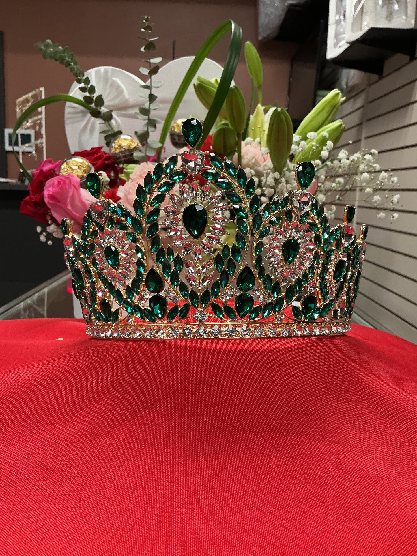 Green and diamond tiara 1003