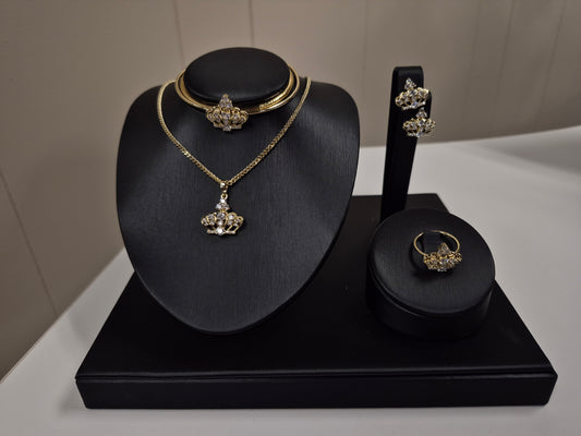 Quiñce Crown Jewelry Set