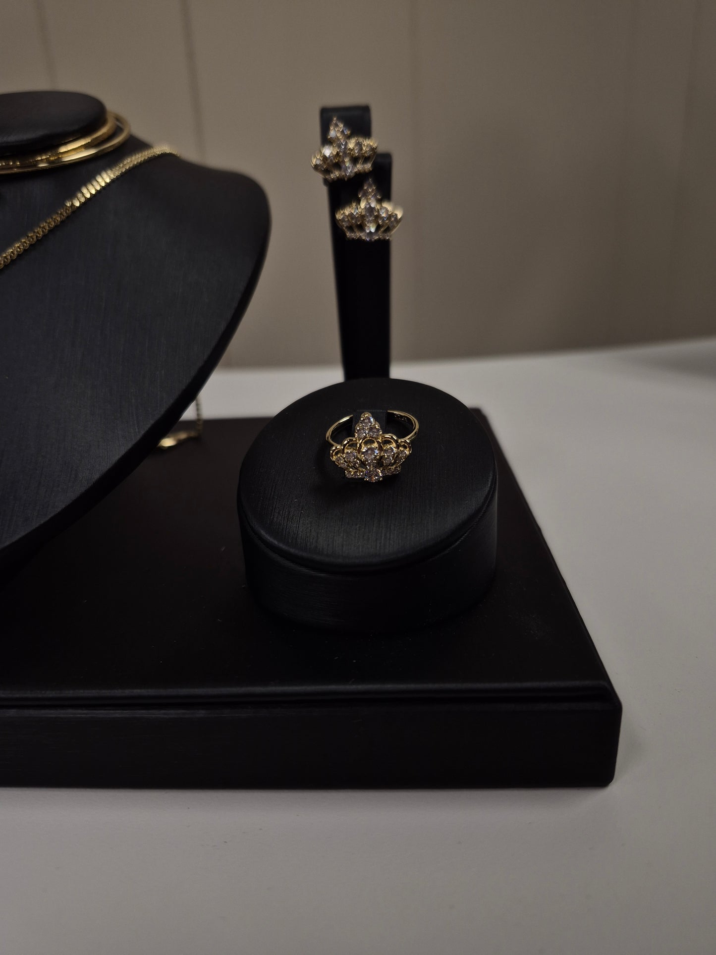 Quiñce Crown Jewelry Set