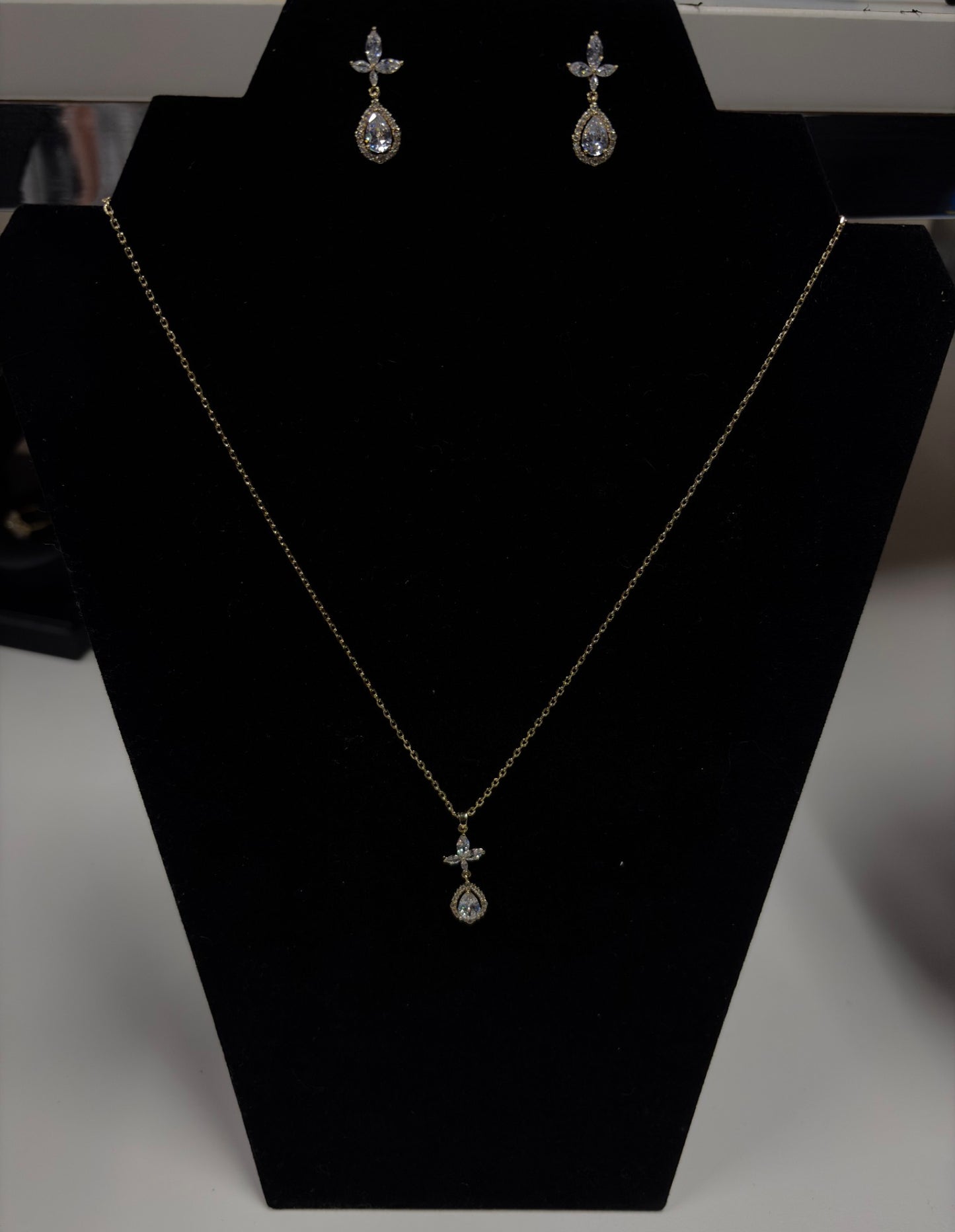 Dewdrop Earring and Necklace Set